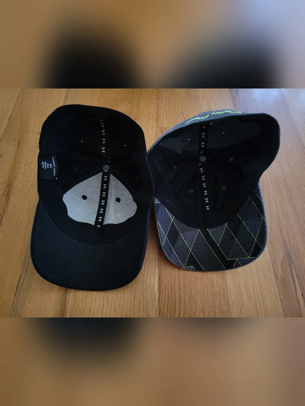 Youth Under Armour Hats bundle size small/medium